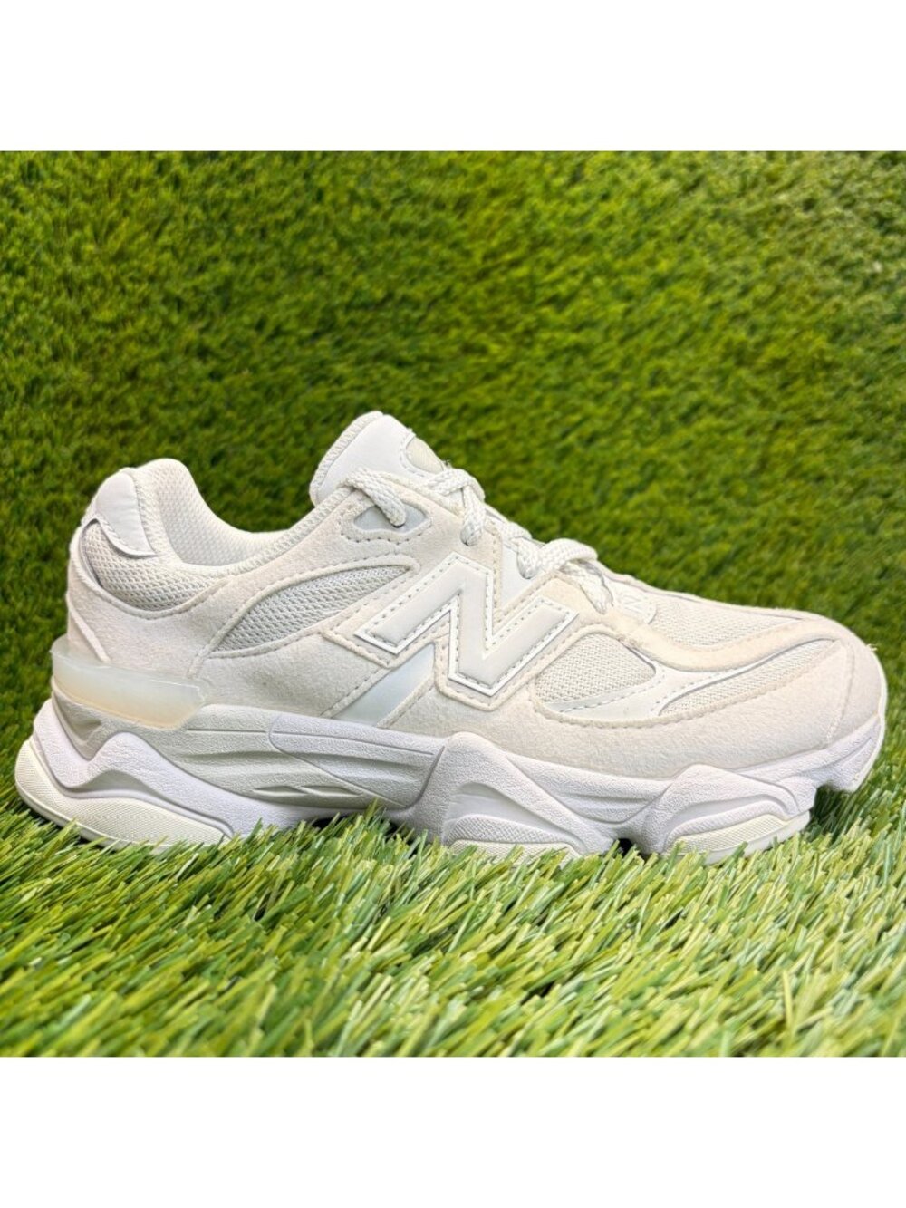 New Balance 9060 Boys Size 3Y White Athletic Running Walking Shoes Sneakers